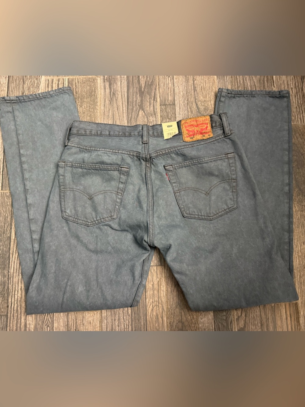 Levi Mens 501 button fly blue jeans - size 32 x 32 NWT